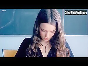Roxane Mesquida Cleavage , boobs in Sexes tres opposes (2002) 9
