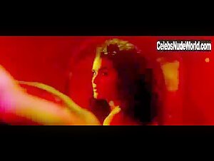 Sabrina Ouazani in De l'autre cote du periph (2012) 16