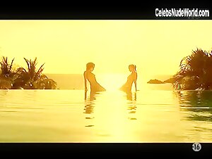 Salawa Threesome , Bathtub in Les tropiques de l'amour (series) (2003) 18