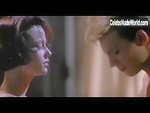 Samantha Mathis in Pump Up the Volume (1990) 9