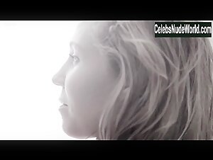 Sandra Elsfort in Kaos (short) (2010) 4