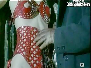 Sarah Czernin Costume , Butt in Coups de coeur: Troublante voisine (1993) 11
