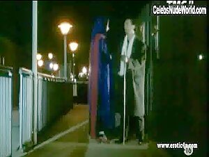 Sarah Czernin Costume , Butt in Coups de coeur: Troublante voisine (1993) 2