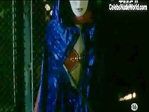 Sarah Czernin Costume , Butt in Coups de coeur: Troublante voisine (1993) 6