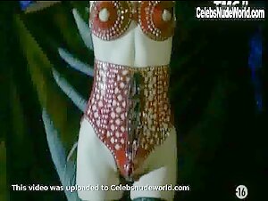 Sarah Czernin Costume , Butt in Coups de coeur: Troublante voisine (1993) 8