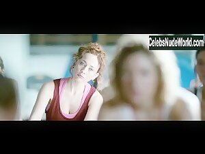 Sarah Felberbaum in Maschi contro femmine (2010) 4