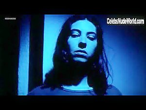 Sasha Hails in Regarde la mer (1997) 19