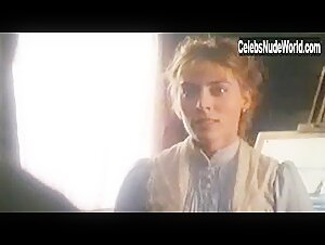 Saskia Reeves in Bridge (1992) 1