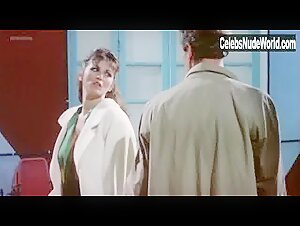 Serena Grandi in Desiderando Giulia (1986) 4