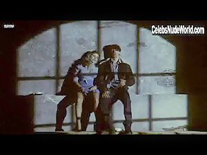 Serena Grandi Kissing , Outdoor scene in Miranda (1985) 20