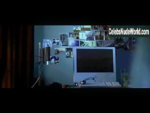 Shailene Woodley in Snowden (2016) 16