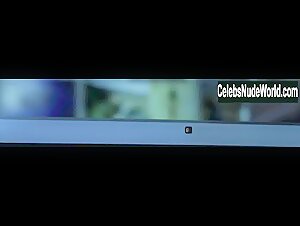 Shailene Woodley in Snowden (2016) 17