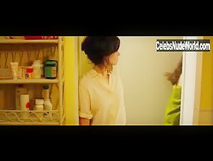 Shailene Woodley in White Bird in a Blizzard (2014)  3