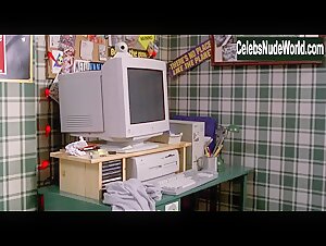 Shannon Elizabeth in American Pie (1999) 8