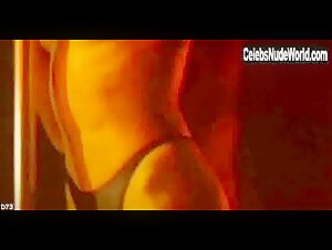 Shannon Elizabeth Poledance , Lingerie in Dish Dogs (2000) 15