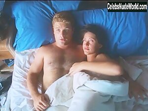 Shannon Elizabeth Couple , Explicit in Dish Dogs (2000) 3