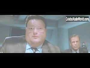 Sharon Stone Explcit , Flasing Pussy in Basic Instinct (1992) 3