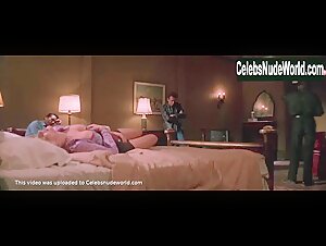 Sheryl Lee nude, butt scene in Vampires (1998) 20