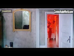 Sheryl Lee Explicit , Gets Undressed in Backbeat (1994) 16