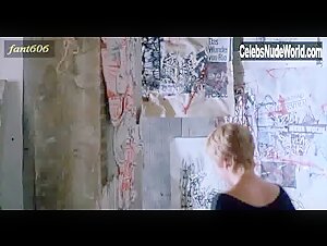 Sheryl Lee Explicit , Gets Undressed in Backbeat (1994) 2