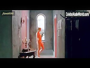 Sheryl Lee Explicit , Gets Undressed in Backbeat (1994) 5