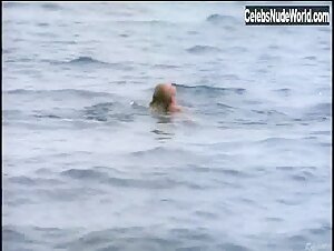 Sheryl Lee Outdoor , Beach scene in Kiss the Sky (1999) 1