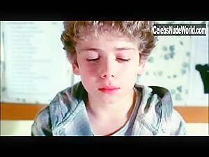 Sigourney Weaver in A Map of the World (1999) 13