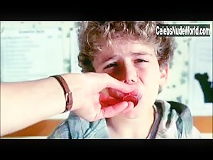 Sigourney Weaver in A Map of the World (1999) 20