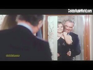 Silvia Dionisio Lingerie , Gets Dressed in Natale in casa d'appuntamento (1976) 16