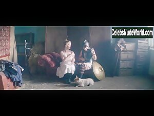 Soko sexy , liking scene in La danseuse (2016) 2