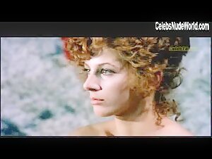 Stefania Casini in Dracula cerca sangue di vergine... e mori di sete!!! (1974) 13