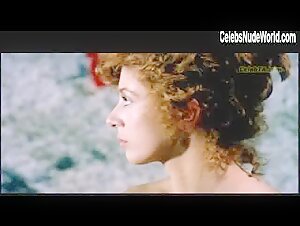 Stefania Casini in Dracula cerca sangue di vergine... e mori di sete!!! (1974) 15
