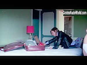 Stefania Casini in L'ambizioso (1975) 14