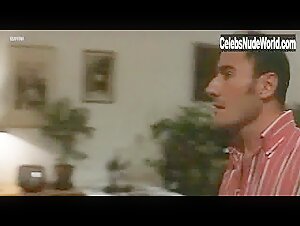 Stefania Rocca in Poliziotti (1995) 20