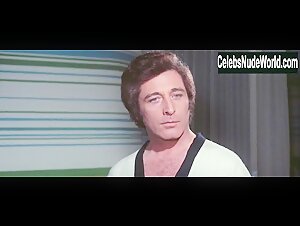 Sybil Danning in La dama rossa uccide sette volte (1972) 8