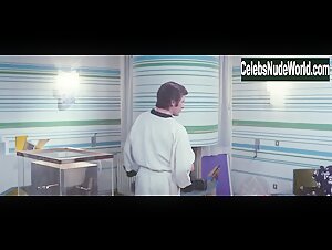 Sybil Danning in La dama rossa uccide sette volte (1972) 9