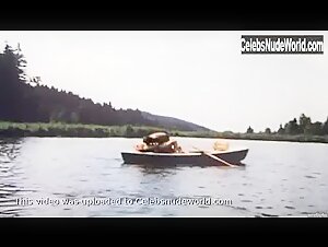 Sybil Danning Bikini , Outdoor in Blutjung und liebeshungrig (1972) 8