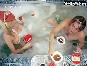 Sybil Danning Bathtub , Vintage in Das Madchen mit der heisen Masche (1972) 10