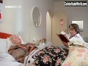 Sybil Danning Blonde , Vintage in Das Madchen mit der heisen Masche (1972) 13