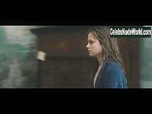 Sylvia Hoeks in La migliore offerta (2013) 1