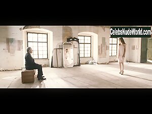 Sylvia Hoeks in La migliore offerta (2013) 7
