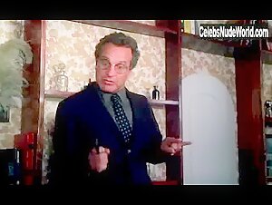 Sylvia Kristel in Letti selvaggi (1979) 6