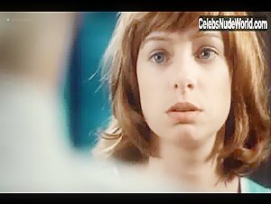 Sylvia Kristel in Naakt over de schutting (1973) 16