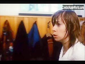 Sylvia Kristel in Naakt over de schutting (1973) 2
