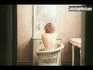 Sylvia Kristel in Alice ou la derniere fugue (1977) 12