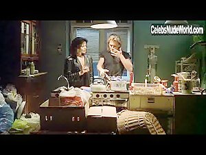 Tahnee Welch Brunette , Kissing in Der Joker (1987) 10