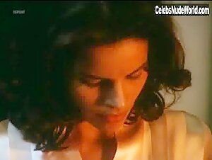 Tahnee Welch boobs , Brunette in Night Train to Venice (1993) 5