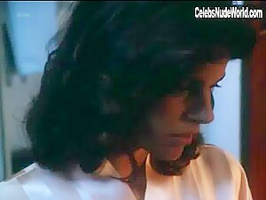 Tahnee Welch boobs , Brunette in Night Train to Venice (1993) 7