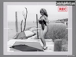 Tammy Parks Gets Undressed , Blonde in Seven Spiritual Laws of Sex (1999) 2
