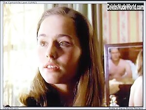 Tara Fitzgerald in Camomile Lawn (1992) 16